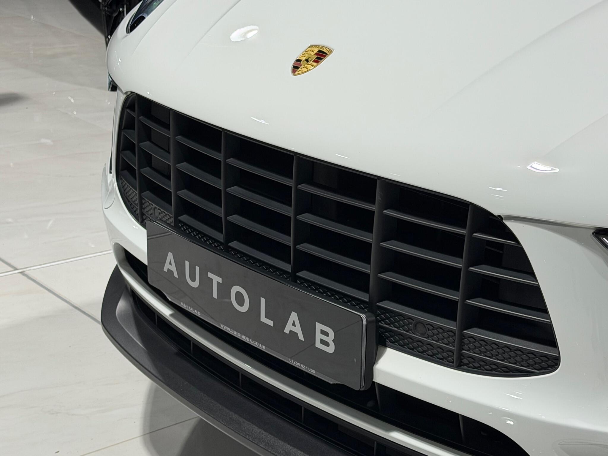 Porsche Macan 2.0T SUV 5dr Petrol PDK 4WD Euro 6 (s/s) (252 ps)